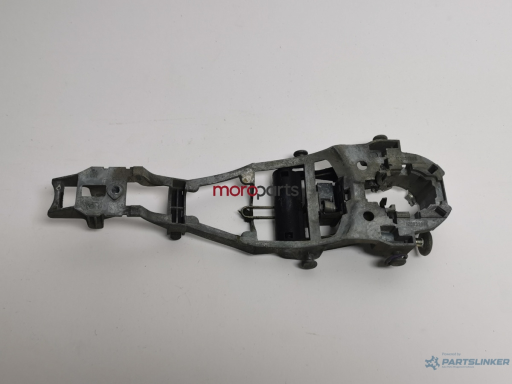 Maner/suport exterior portiera dreapta fata VOLKSWAGEN GOLF V 1K1 2003 - 2009 2.0 TDI 16V BKD VAG 1K0837886 1Z0839885