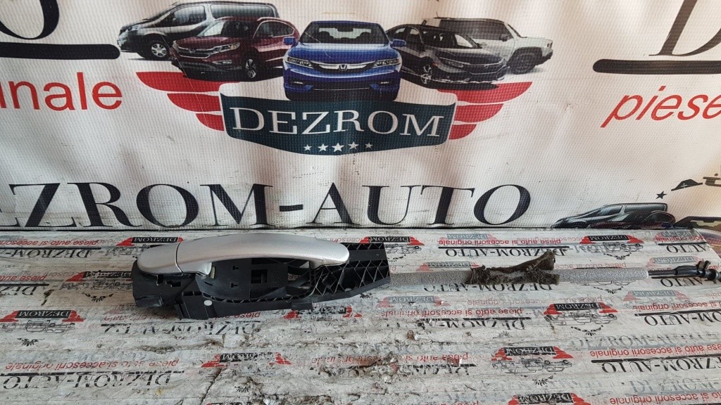 Maner usa cu antimoniu dreapta fata VW Jetta 4 cod piesa : 5N0837017C