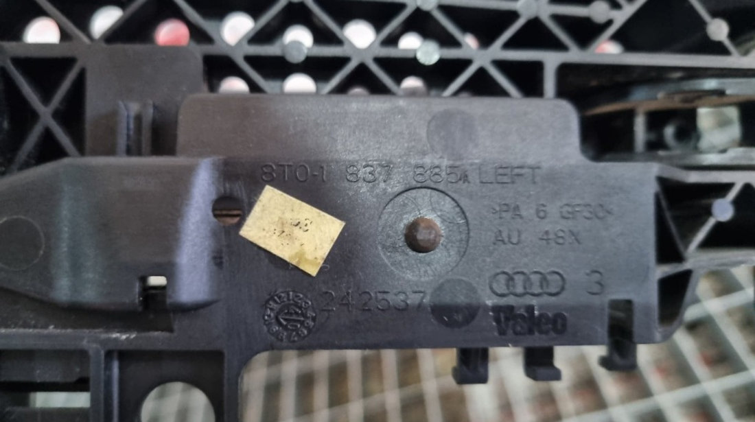 Maner usa cu antimoniu original stanga fata Audi A4 B8 cod piesa : 8T0837885A
