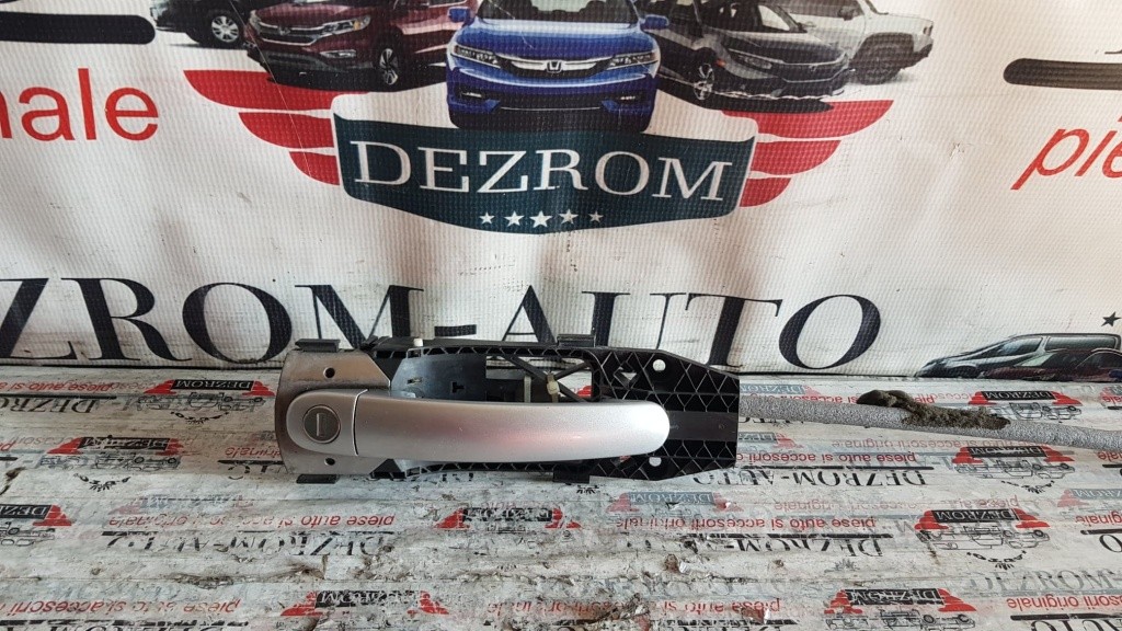 Maner usa cu antimoniu stanga fata VW Jetta 4 Facelift cod piesa : 5N0837205M