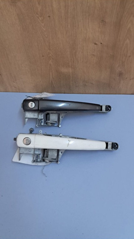 Maner usa cu suport stanga fata Peugeot 208 cod 9680158680