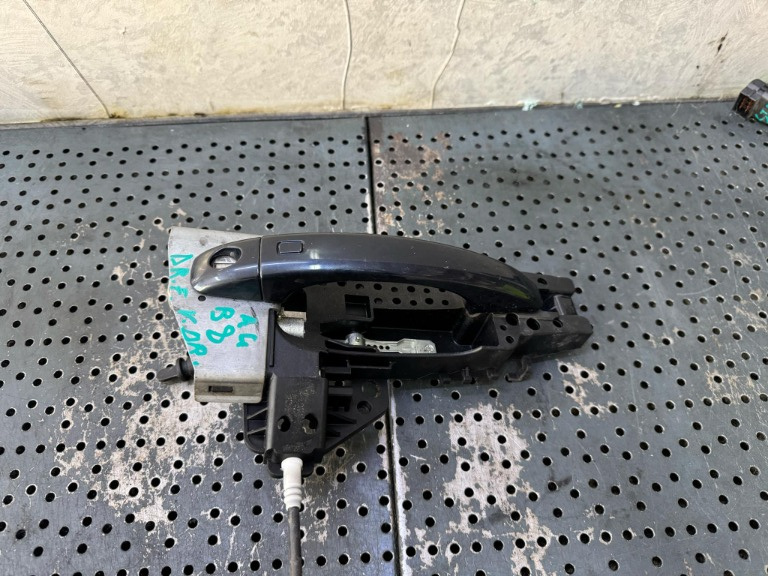 Maner usa dreapta fata audi a4 b8 8k 8t02837886