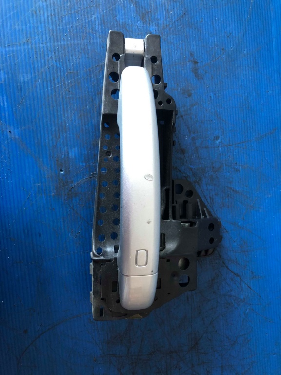 Maner usa dreapta fata audi a4 b8 8t02837886