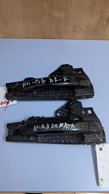 Maner usa dreapta fata Audi A4 B8 an 2009 cod 8T0837886A