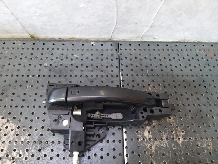 Maner usa dreapta fata audi q3 8u 8u0837886