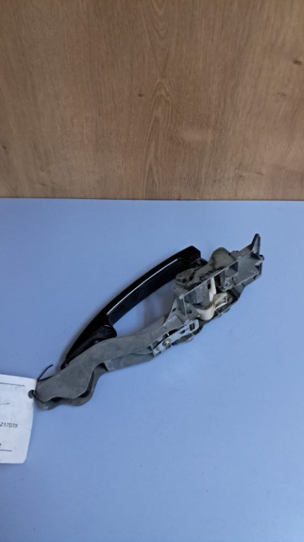 Maner usa dreapta fata Peugeot 208 an fabricatie 2015 cod 9680168580