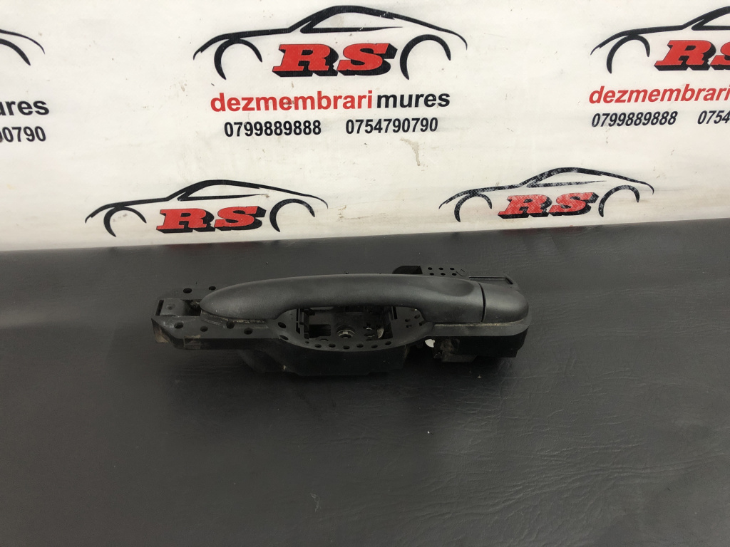 Maner usa dreapta fata Renault Scenic 3 Euro 4 sedan 2010 (806060041R)