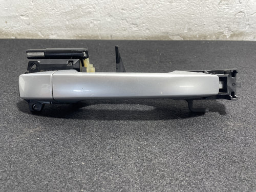 Maner usa dreapta fata Subaru Forester 2.0 D sedan 2009 (cod intern: 232179)