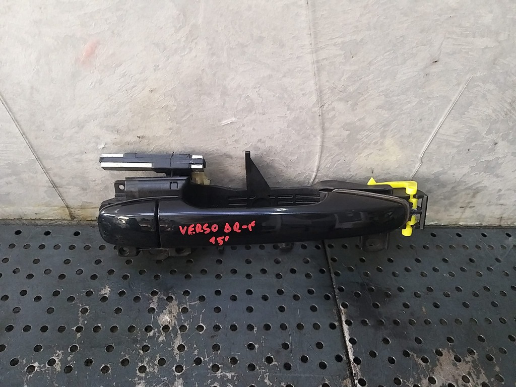 Maner usa dreapta fata toyota verso r2