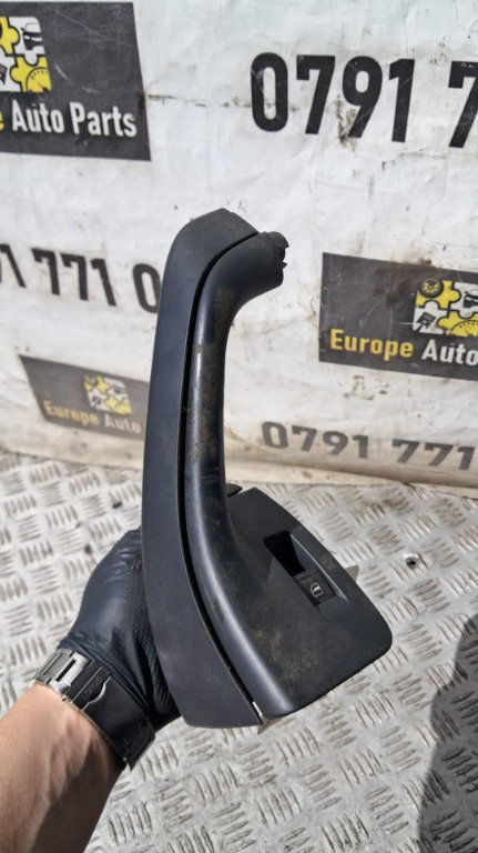 Maner usa dreapta fata VW Golf 6 an 2010 cod 1K0868040B