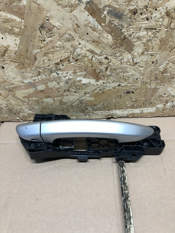 Maner usa dreapta fata VW Passat B6 09 DSG combi 2009 (3c08378863)