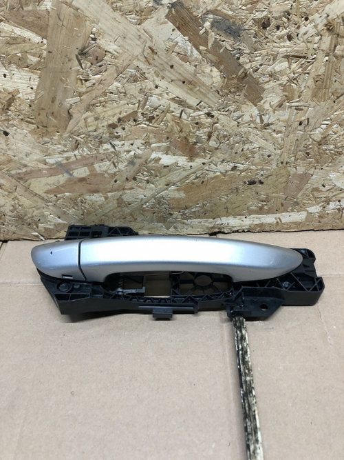 Maner usa dreapta fata VW Passat B6 09 DSG combi 2009 (3c08378863)