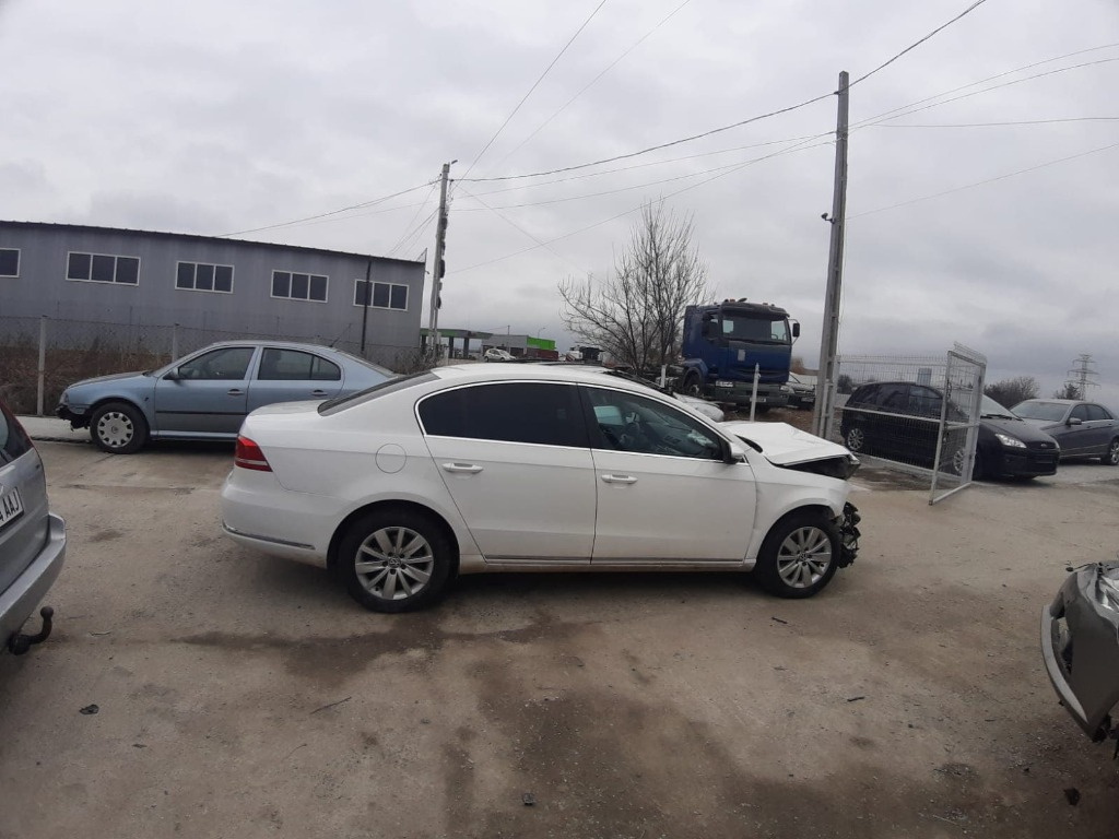 Maner usa dreapta spate Volkswagen Passat B7 2012 berlina 1.6 tdi