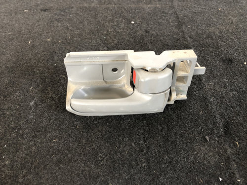 Maner usa interior dreapta fata Toyota Hilux 2.5 D4D 4x4 Manual sedan 2007 (cod intern: 228336)