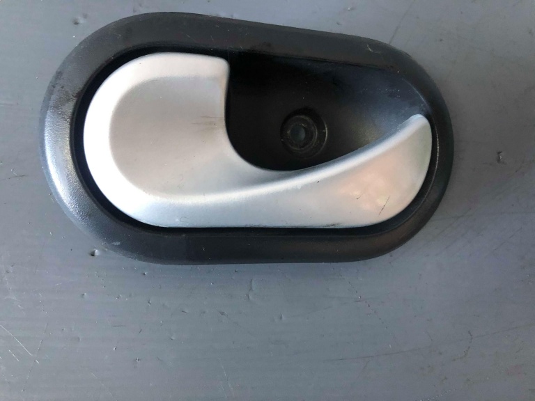 Maner usa interior stanga spate dacia logan 8200733848 ⭐⭐⭐⭐⭐