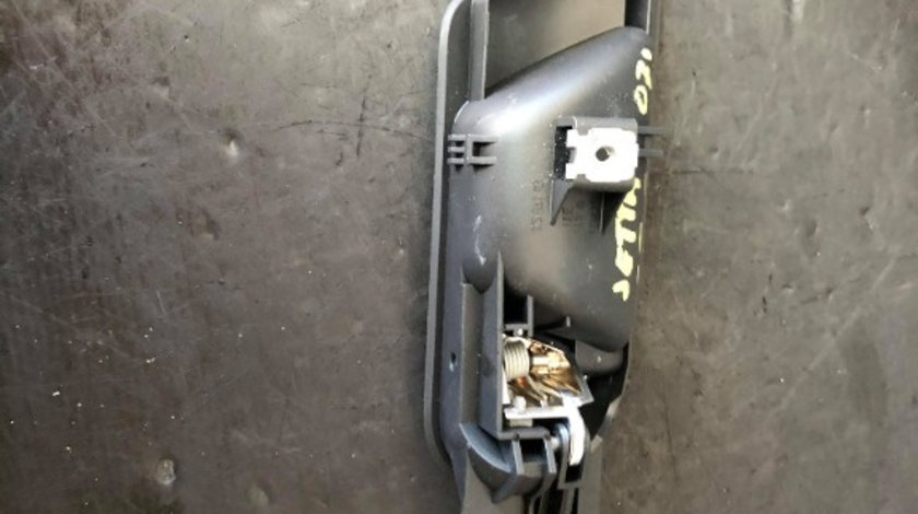 Maner usa interior stanga spate vw jetta 1k5837113