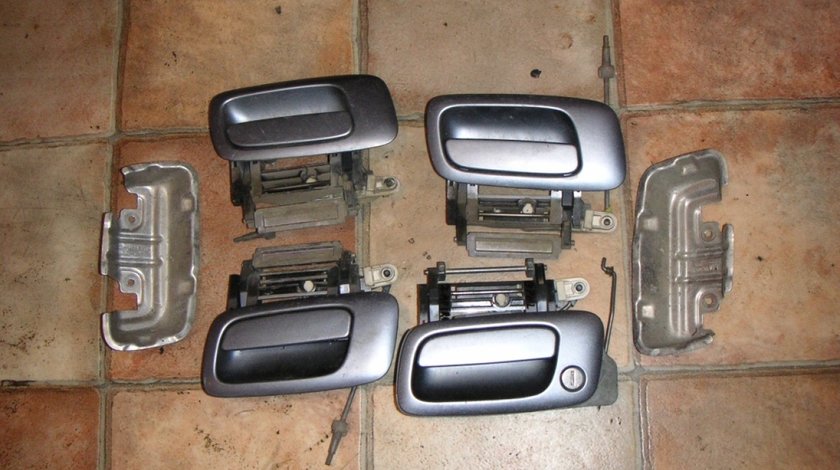 Maner usa Opel Zafira A (2000–2005)
