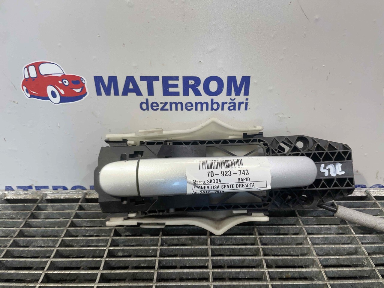 MANER USA SPATE DREAPTA SKODA RAPID - - (2012 2017)