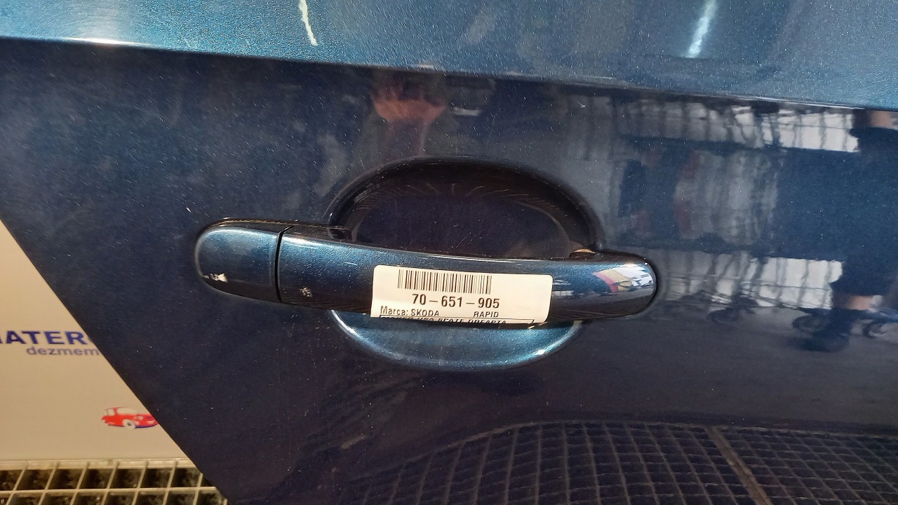 MANER USA SPATE DREAPTA SKODA RAPID - - (2012 2017)