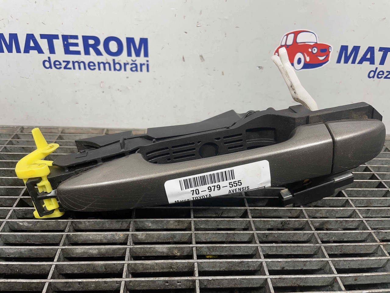 MANER USA SPATE DREAPTA TOYOTA AVENSIS -