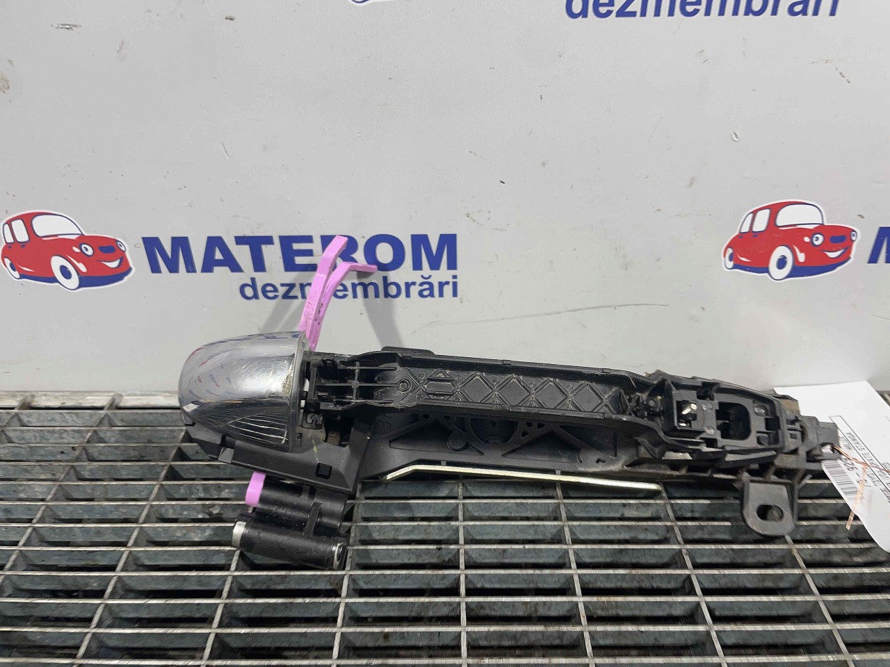 MANER USA SPATE STANGA TOYOTA HILUX HILUX - - (2015 2020)