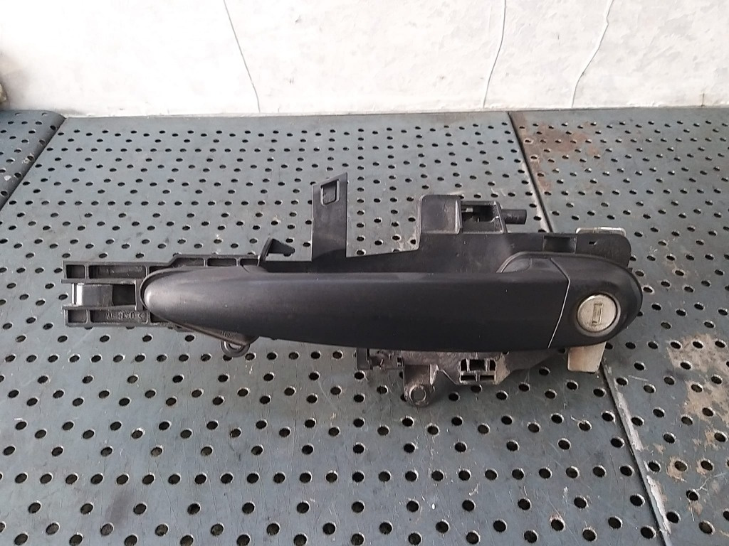 Maner usa stanga fata bmw seria 1 e87