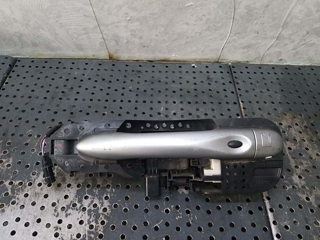 Maner usa stanga fata cu senzor renault megane 3 806070033r