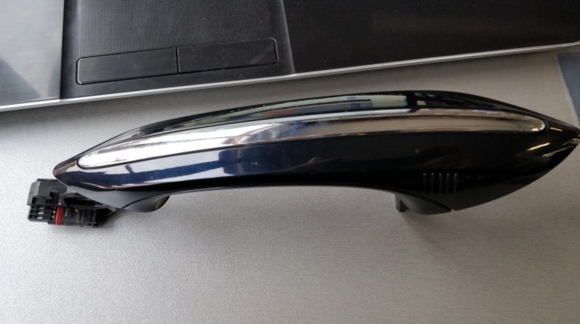 MANERE USA BMW CONFORT ACCES + LUMINA AMBIENTALA SERIA 5 / 6 / 7 DUPA 2010