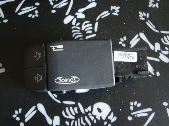 Maneta comenzi audio Renault Clio 2 [1998 - 2005] Hatchback 3-usi 1.5 DCI MT (65 hp) II (BB0/1/2_ CB0/1/2_)