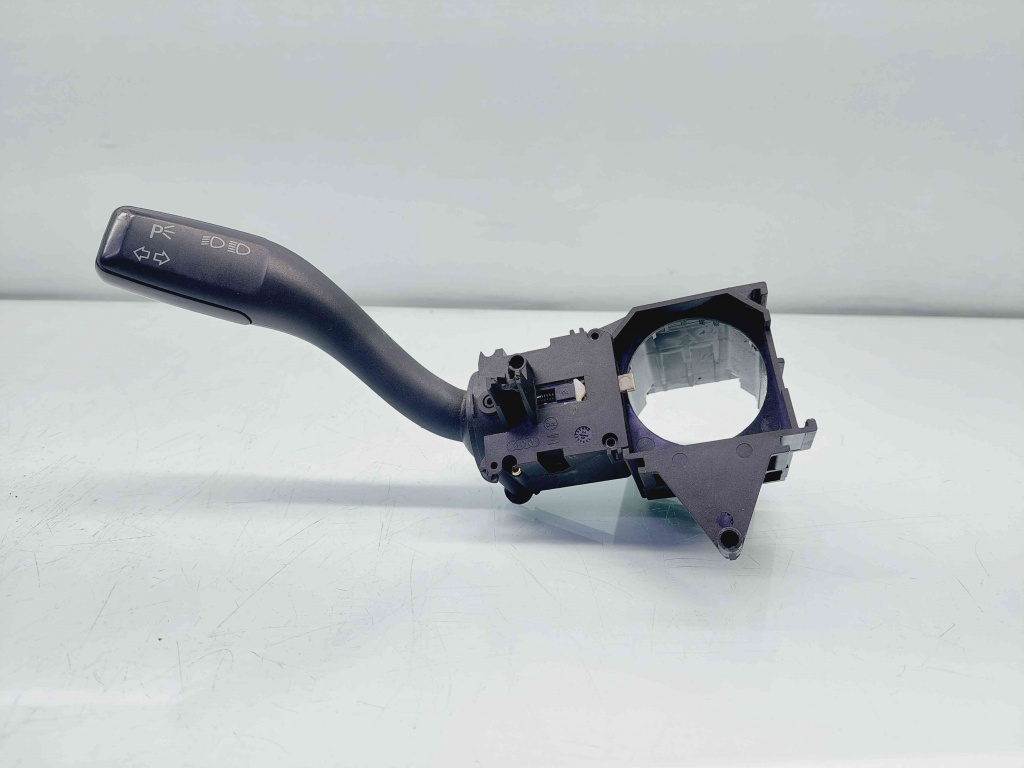 Maneta semnalizare Audi A4 (8E5, B6) Avant [Fabr 2001-2004] 8E0953513A