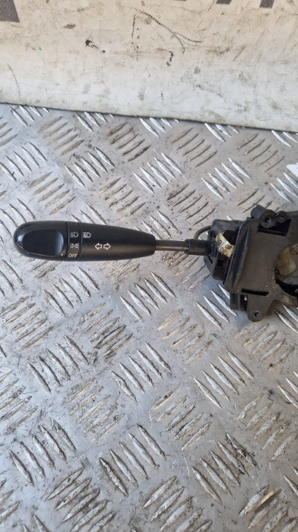 Maneta semnalizare Chevrolet Aveo 1.2 benzina an 2007 cod 96540683