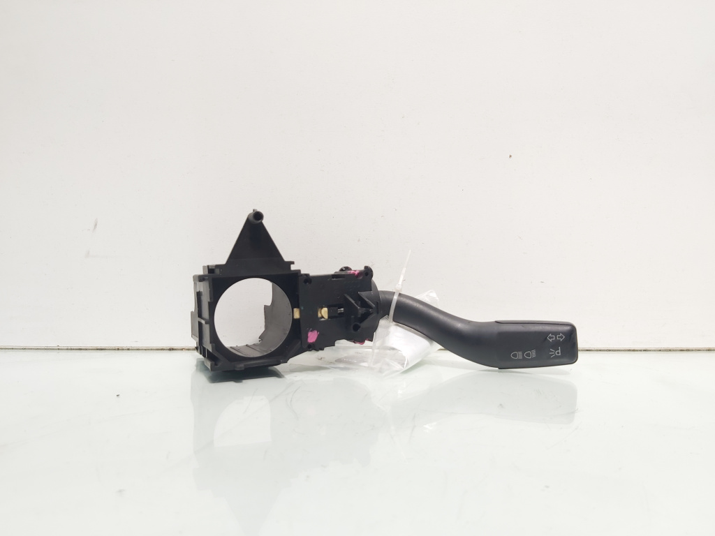 Maneta semnalizare, cod 4E0953513E, Audi A4 (8EC, B7) (id:366411)