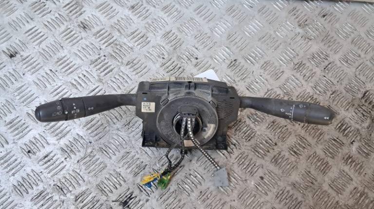 Maneta semnalizare cu bloc lumini Peugeot Partner 2.0 HDI cod motor RHY an 2004 cod 96530921XT
