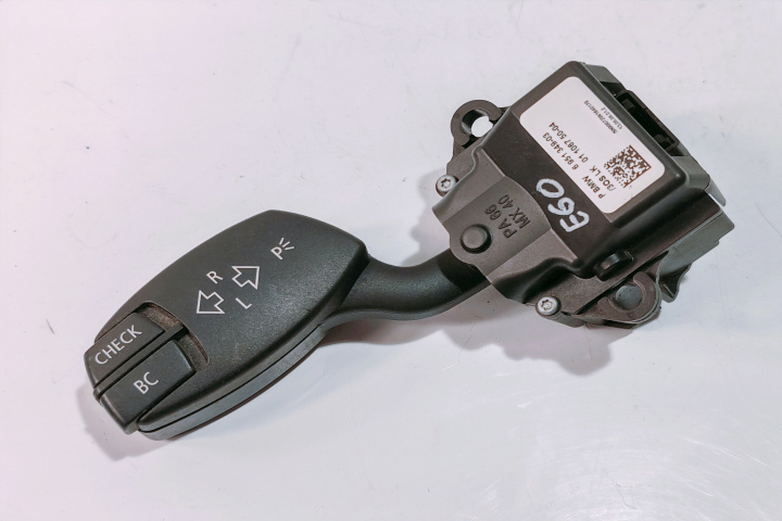 Maneta semnalizare cu butoane bord 695134903 BMW Seria 5 E60/E61 [2003 - 2007]