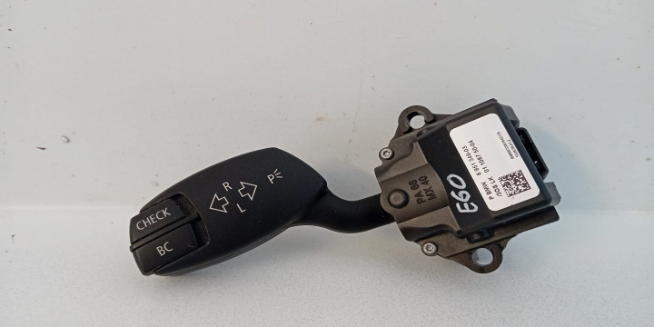 Maneta semnalizare cu butoane bord 695134903 BMW Seria 5 E60/E61 [2003 - 2007]