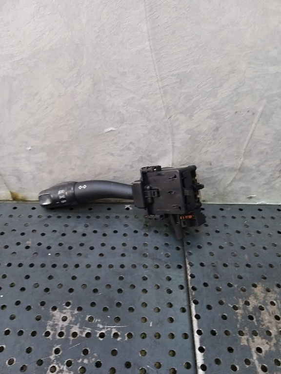 Maneta semnalizare hyundai santa fe 2 cm 202004727