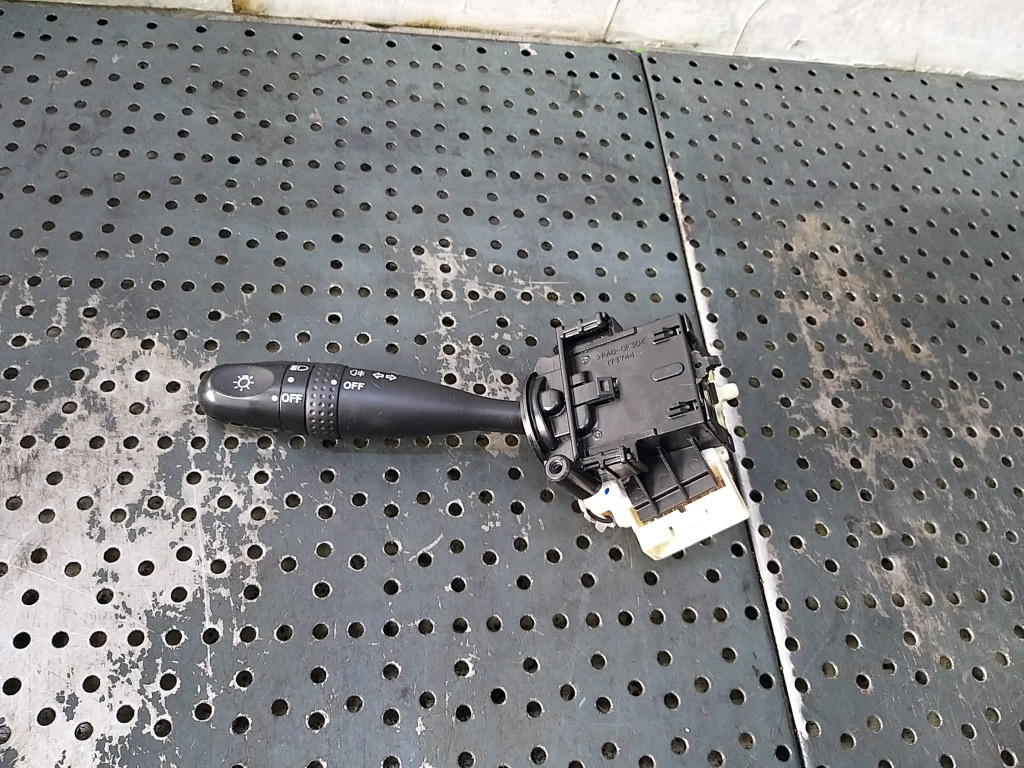 Maneta semnalizare suzuki swift 173744