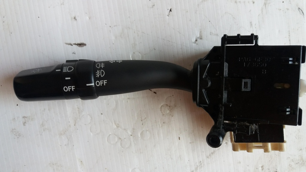 Maneta semnalizare toyota avensis t25 2.2 d-4d d-cat 177cp 2003-2008 84140-05110