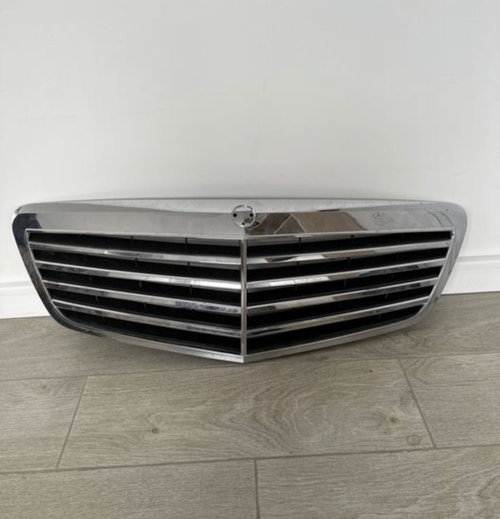 Masca facelift w221 in stare foarte buna s class an 2011. Masca facelift an 2011 w211