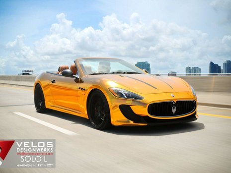 Maserati GranCabrio MC in auriu cromat