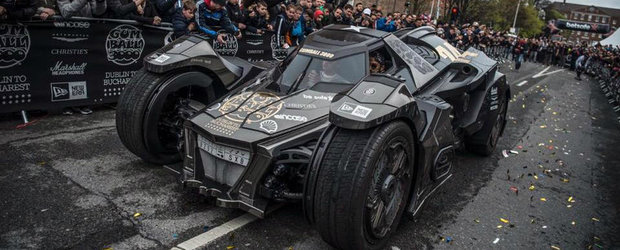 Masina asta vine la Bucuresti! Un Batmobil din carbon cu motor V10 a luat startul in Gumball si vine in Romania!