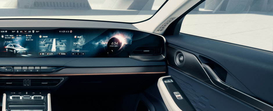 Masina cu display de 40 de inch. Cum arata la interior Masina cu display de 40 de inch. Cum arata la interior