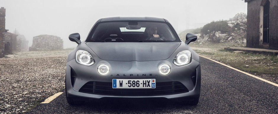 Masina cu motor central a francezilor a primit o noua versiune, mai puternica. GALERIE FOTO Masina cu motor central a francezilor a primit o noua versiune, mai puternica. GALERIE FOTO