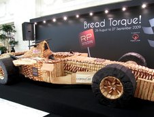 Masina de F1 URIASA, confectionata din PAINE