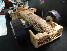 Masina de F1 URIASA, confectionata din PAINE