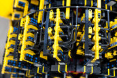Masina din piese LEGO, care merge cu aer