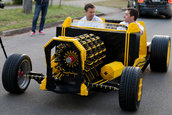 Masina din piese LEGO, care merge cu aer