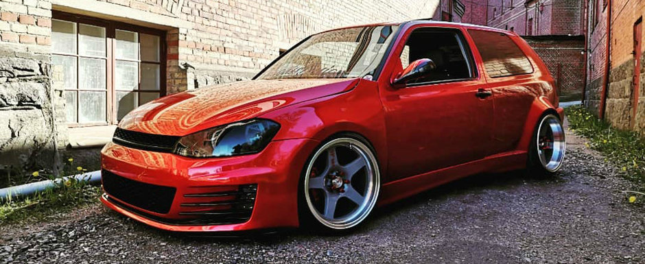 Masina lui este din '97, dar n-ai zice. Are fata de GOLF GTI nou si arata ca scoasa din cutie Masina lui este din '97, dar n-ai zice. Are fata de GOLF GTI nou si arata ca scoasa din cutie