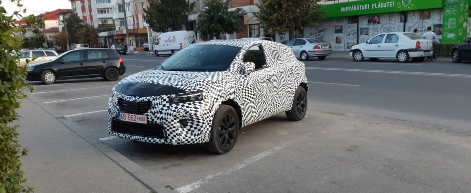 Masina misterioasa, complet camuflata, surprinsa intr-o parcare din Romania. Ce sa fie oare? Masina misterioasa, complet camuflata, surprinsa intr-o parcare din Romania. Ce sa fie oare?