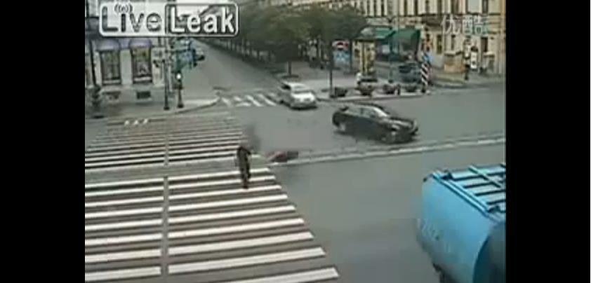 Masina, motorul si pietonul Masina, motorul si pietonul